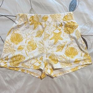 Soft Seashell Print Women's Shorts